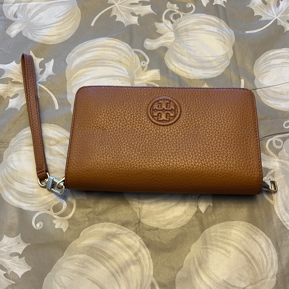 Tory Burch wallet